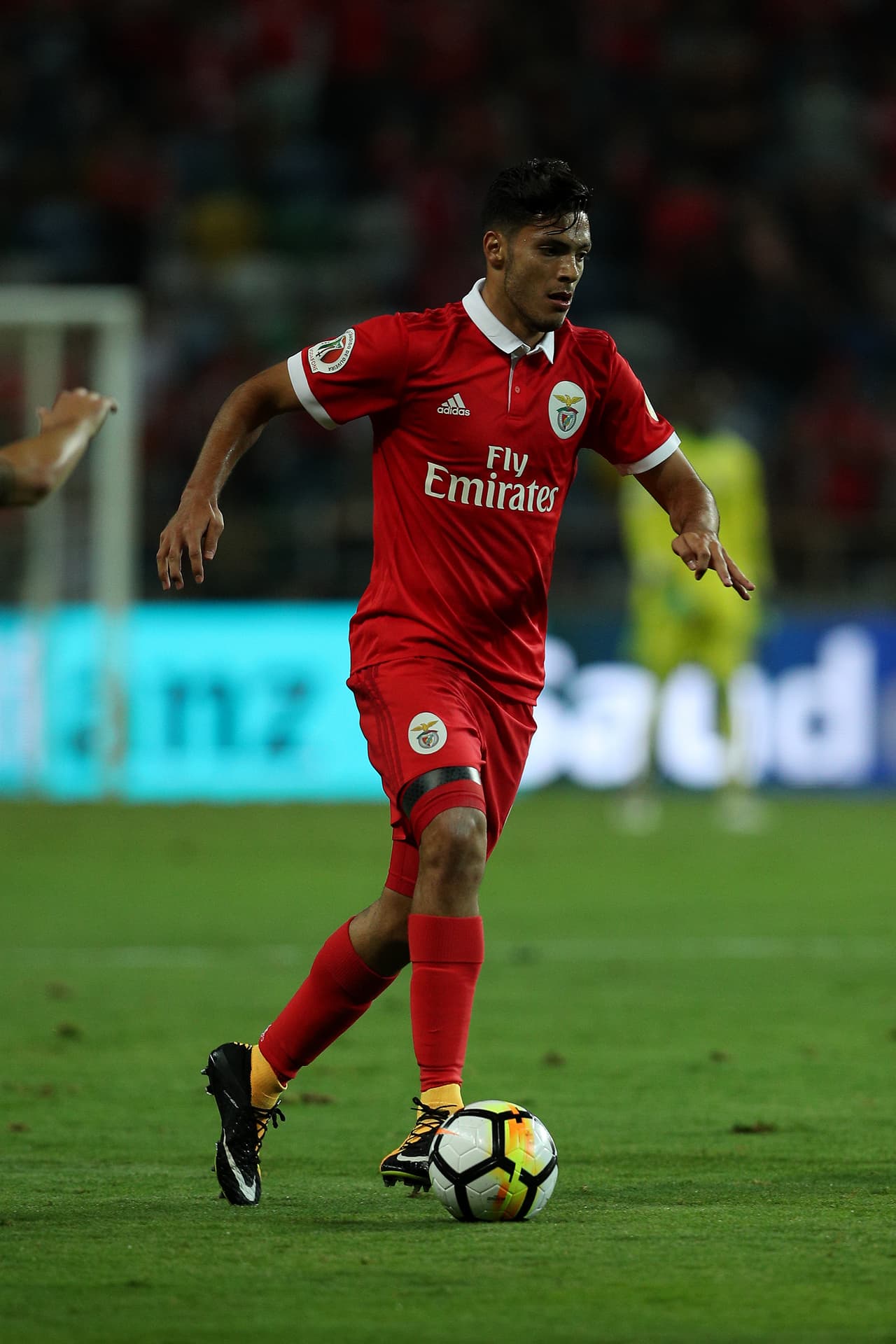 Desportivo Aves 1-[3] Benfica: Raúl Jiménez fue suplente y entró al minuto 90 en este triunfo de las Águilas.