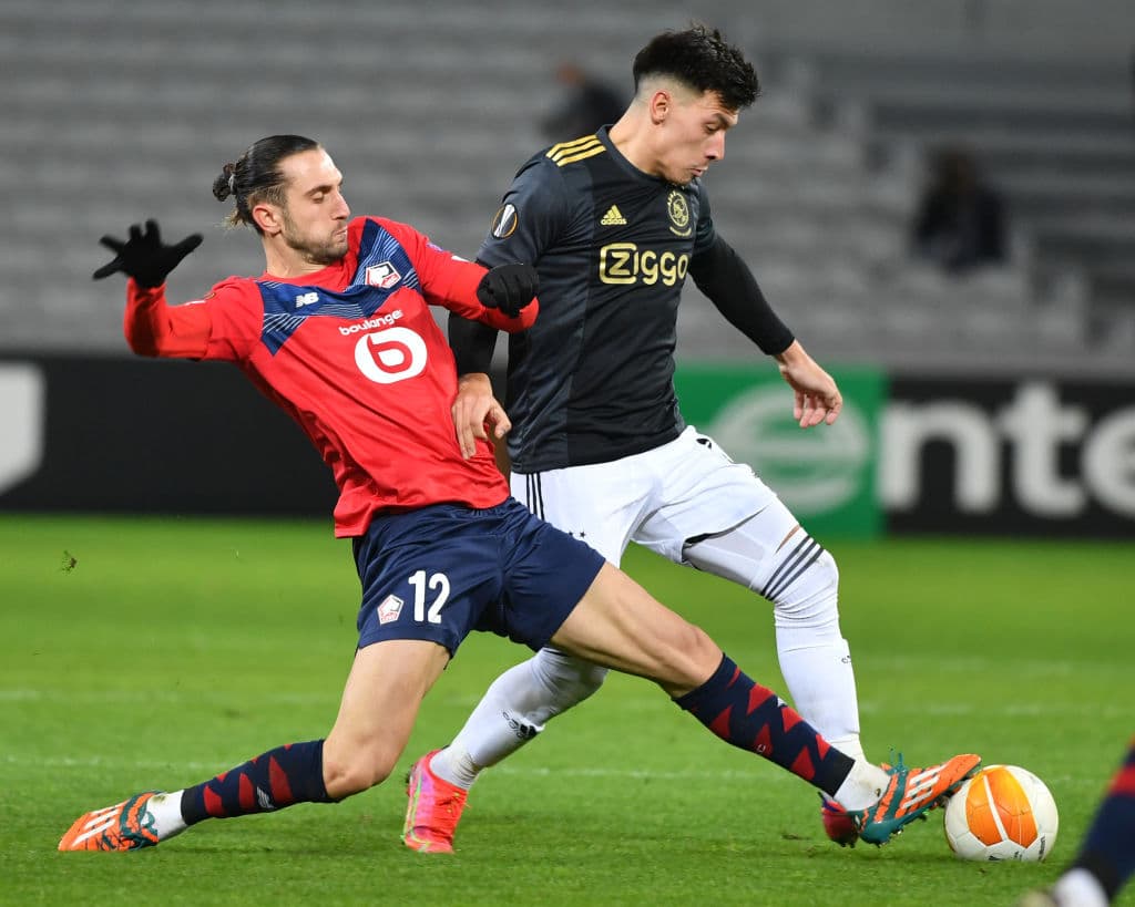 Timothy Weah (72’) adelantaba al conjunto francés; en la recta final del juego, Dusan Tadic (87’) marcó desde los once pasos para conseguir el empate y Brobbey (89’) dio la vuelta al marcador. El mexicano participó todo el encuentro. La vuelta se jugará el próximo 25 de febrero.