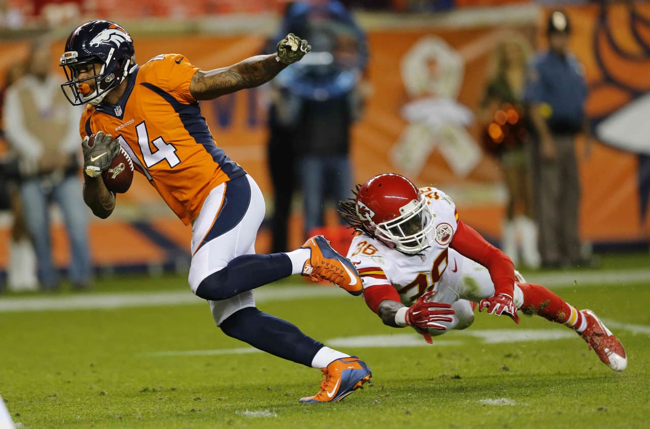 Los Kansas City Chiefs vencieron 29-13 a los Denver Broncos en partido donde Peyton Manning rompió la marca de yardas por pase de por vida pero, terminó en la banca.