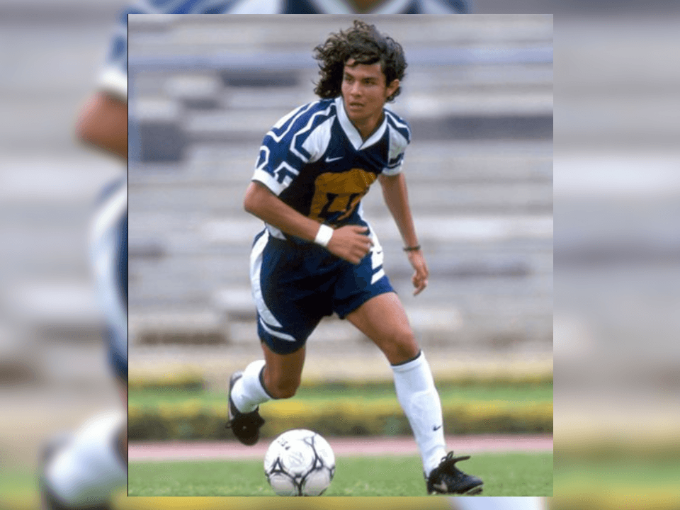 Braulio Luna, en su época de jugador, se dejaba la melena larga.