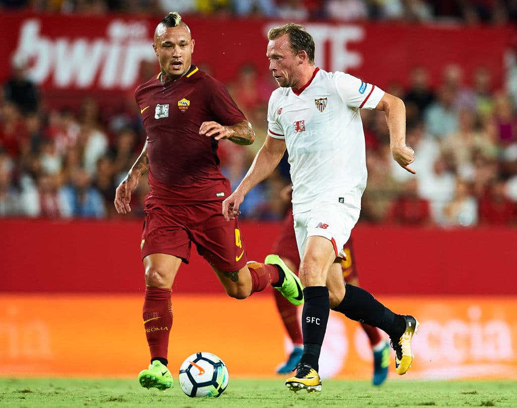 Michael Krohn-Dehli, actualmente con el Deportivo La Coruña de La Liga española, es uno de los más veteranos miembros de esta selección con 34 años y 58 convocatorias , además de seis anotaciones.