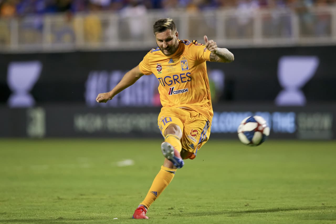 Hacia el final del primer tiempo, Gignac tuvo una oportunidad clara de gol, pero se encontraba en fuera de lugar.