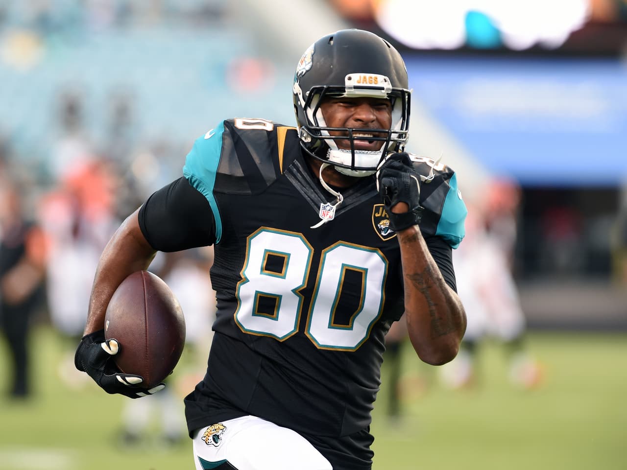 Jacksonville Jaguars tight end Julius Thomas (80) warms up for play against the Cincinnati Bengals Aug. 28, 2016 in Jacksonville, Fla. The Jaguars won 26 - 21. (Al Messerschmidt via AP)