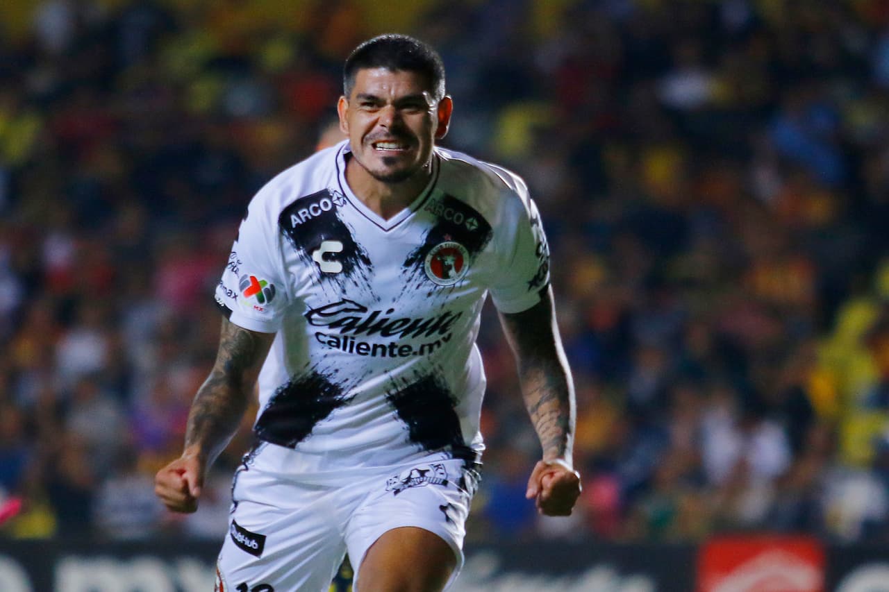 Gustavo Bou comenzó a inclinar la balanza de los visitantes con sus goles en los minutos 21 y 56.