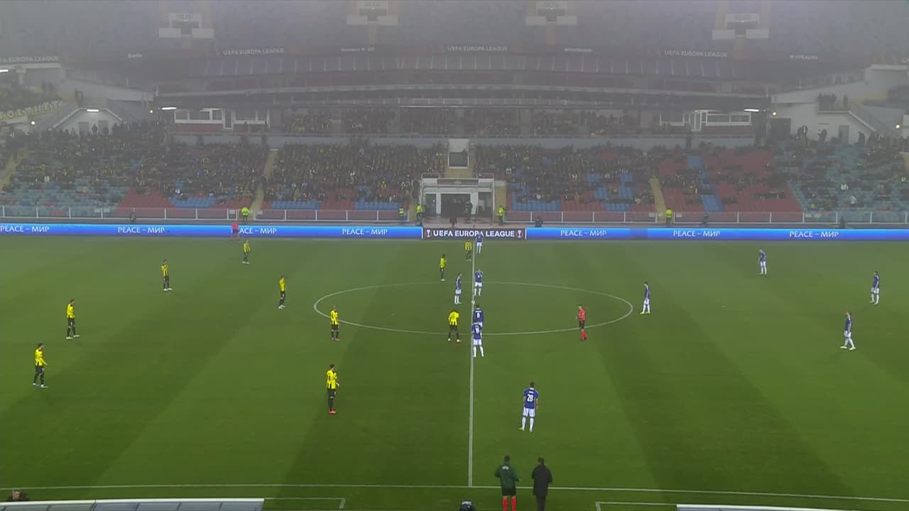 Arranca el partido y la pelota está en juego.