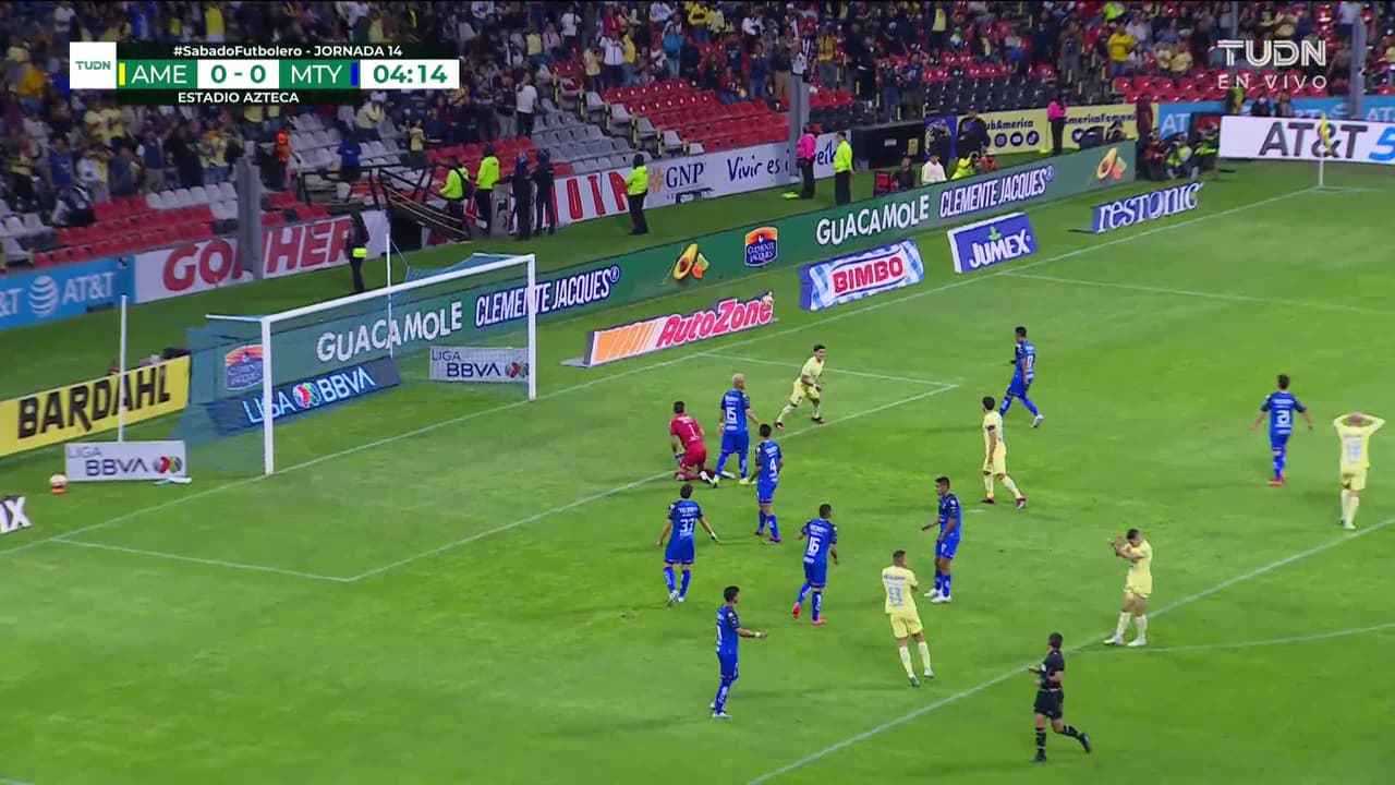 ¡TIRO ATAJADO! disparo por Jonathan Rodríguez.