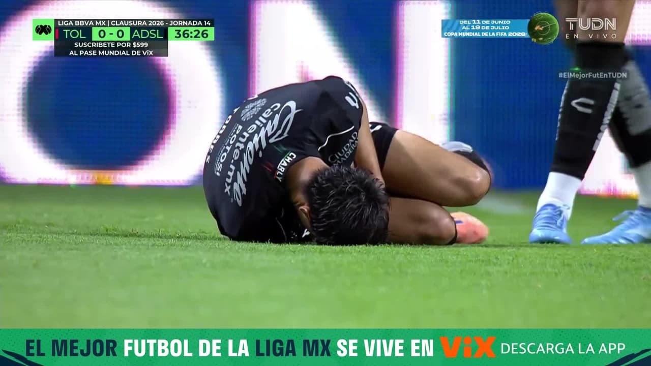 ¡Se vale sobar! Tremendo balonazo de Alexis Vega al pecho de Román Torres