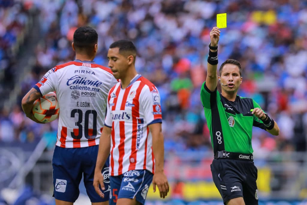 Ricardo Chávez, con un gol sobre el final del primer tiempo, le dio la victoria al Atlético de San Luis por 0-1 sobre el Cruz Azul en el Estadio Azteca.
