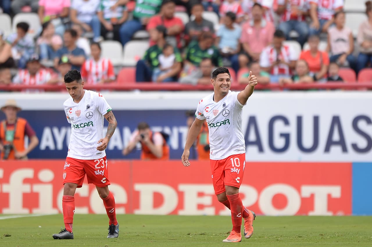 Necaxa logra su segundo triunfo en casa y le quita el invicto a Santos con doblete de Maxi Salas y uno más ed Mauro Quiroga.