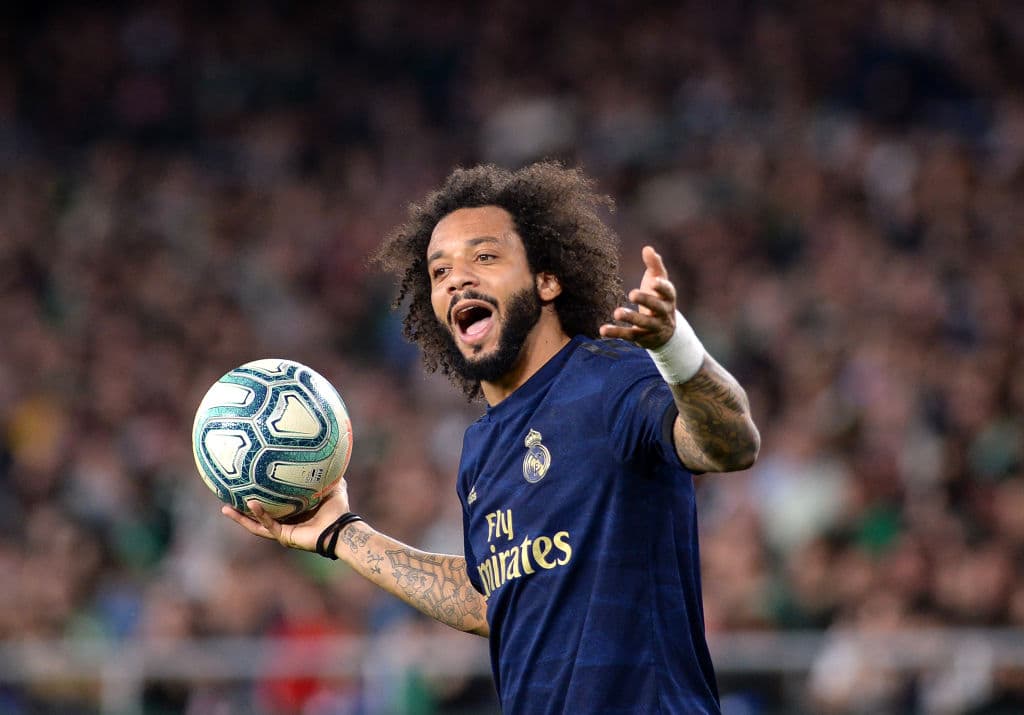 Marcelo reclama una falta que le han marcado y que evidentemente considera que no existió.