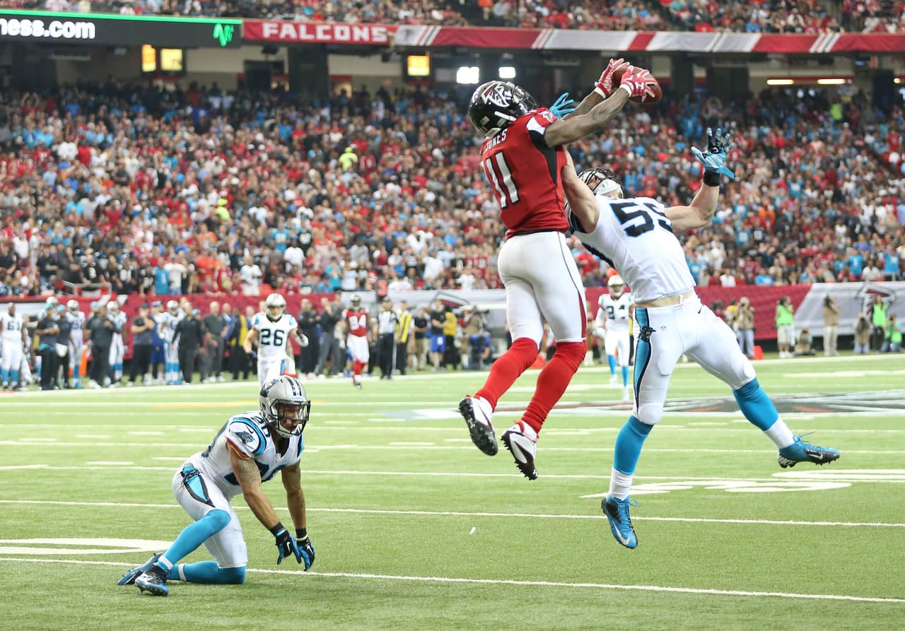Julio Jones acumuló 178 yardas y un espectacular touchdown de 70 yardas en nueve recepciones y los Falcons le quitaron el invicto a los Panthers al derrotarlos 20-13.