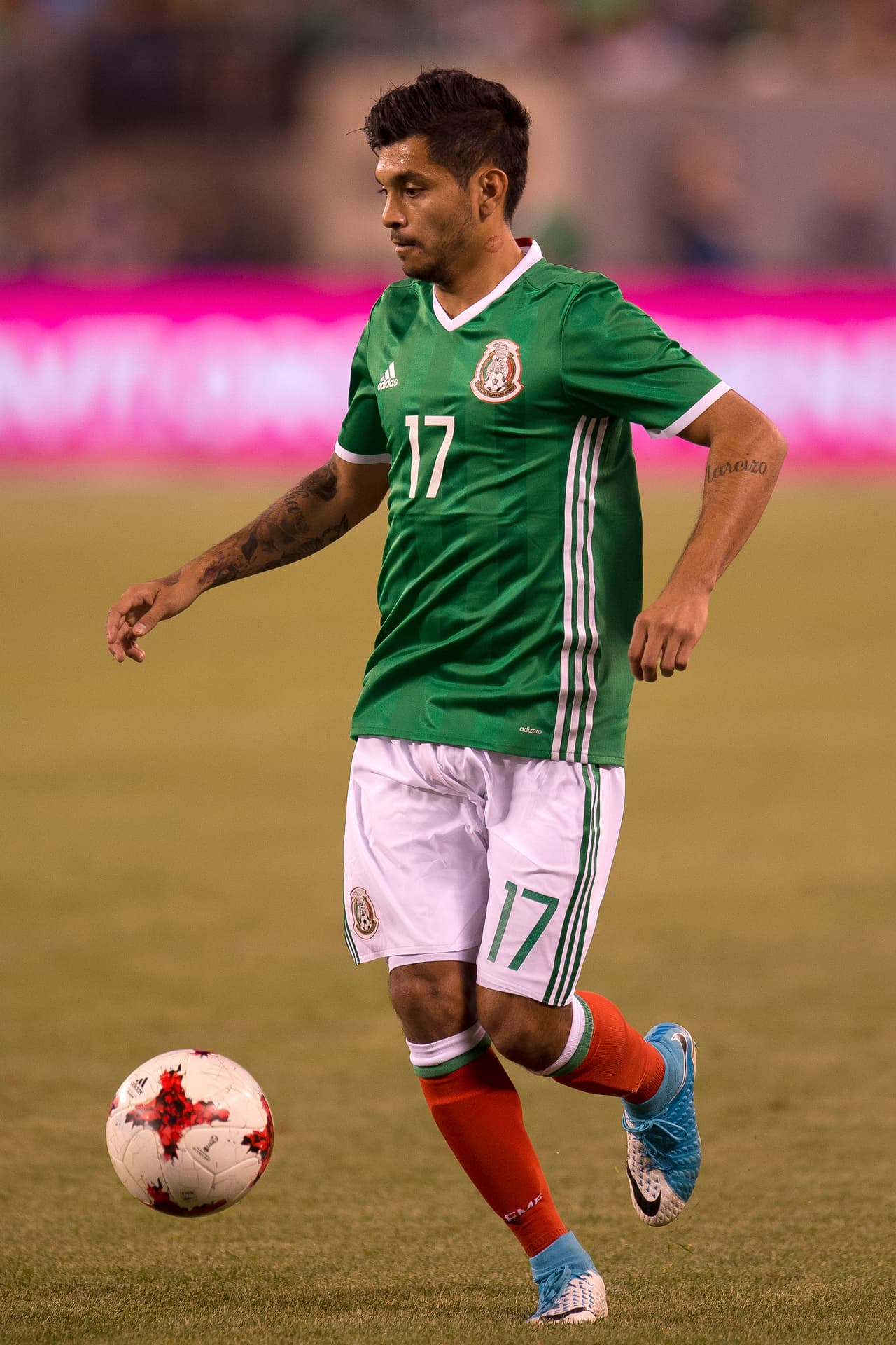 'Tecatito' salió al minuto 57 y se llevó una gran ovación. Su lugar fue ocupado por Javier Aquino.