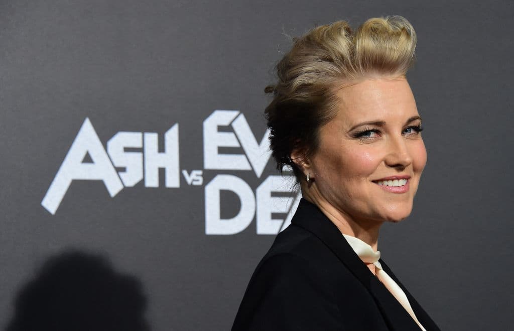 “Fue increíblemente fácil”, dijo Lawless. "Por supuesto, Renee no había estado en un set en un tiempo, pero no parecía.