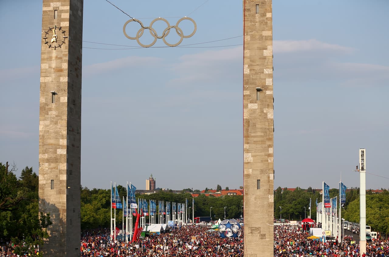 Los aficionados culés y bianconeros ya esperan ansiosos el inicio del encuentro entre italianos y españoles para definir al próximo Campeón de la Champions.