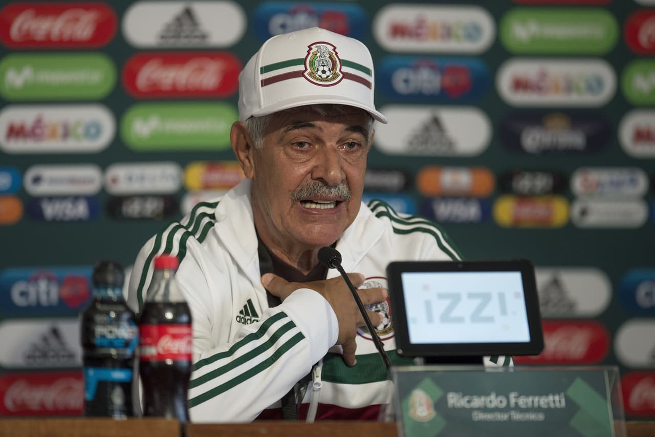 "Si yo no tuviera contrato, pudiéramos platicar entre Tigres y la Federación Mexicana de Fútbol", aseguró el 'Tuca'.