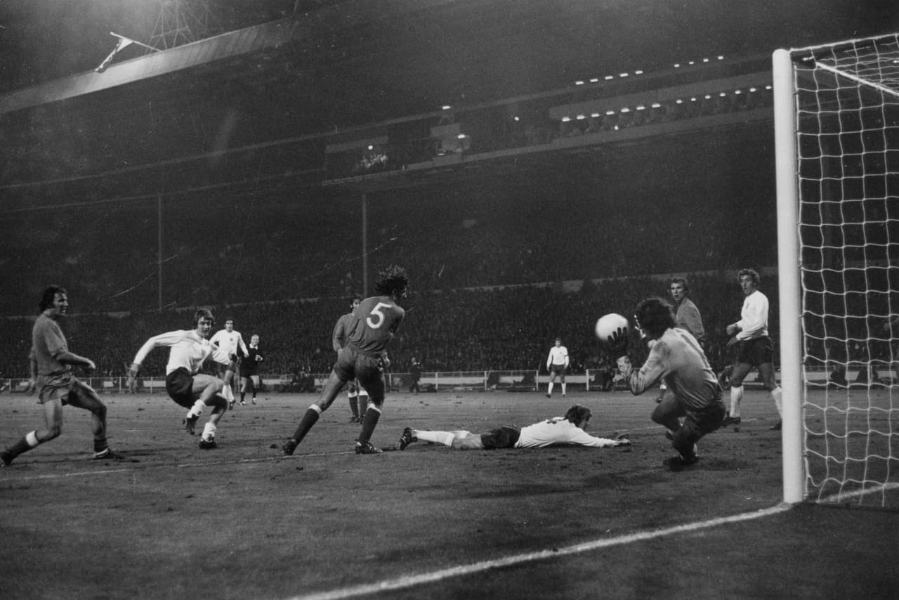 Inglaterra fue el siguiente grande en caer para la clasificación de 1974 luego de empatar en un partido definitivo contra Polonia, que se quedó con el cupo.