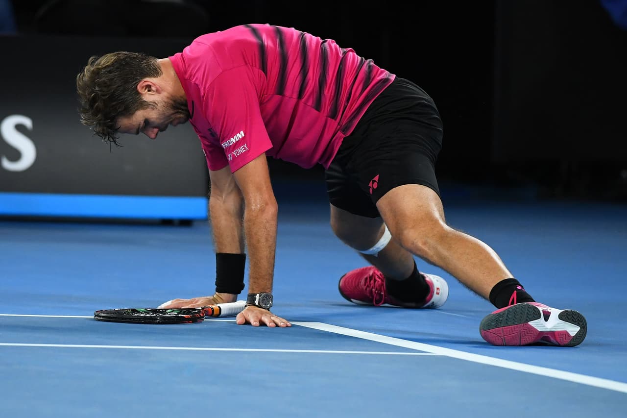 Stan ni siquiera levantó la voz para protestar, ni alzó el puño para darse ánimos, y su gesto tocándose la cabeza con un dedo, mostrado en días anteriores cada vez que mantenía la calma y ganaba un punto, no existió esta vez.