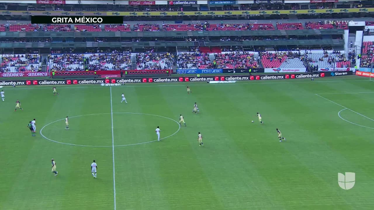 Arranca el partido y la pelota está en juego.