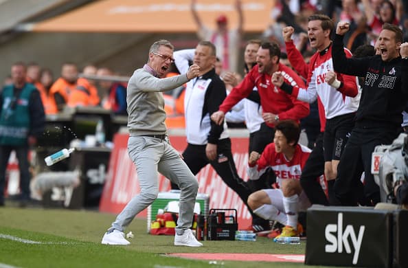 Bien podría tocar la batería en la banda irlandesa U2.