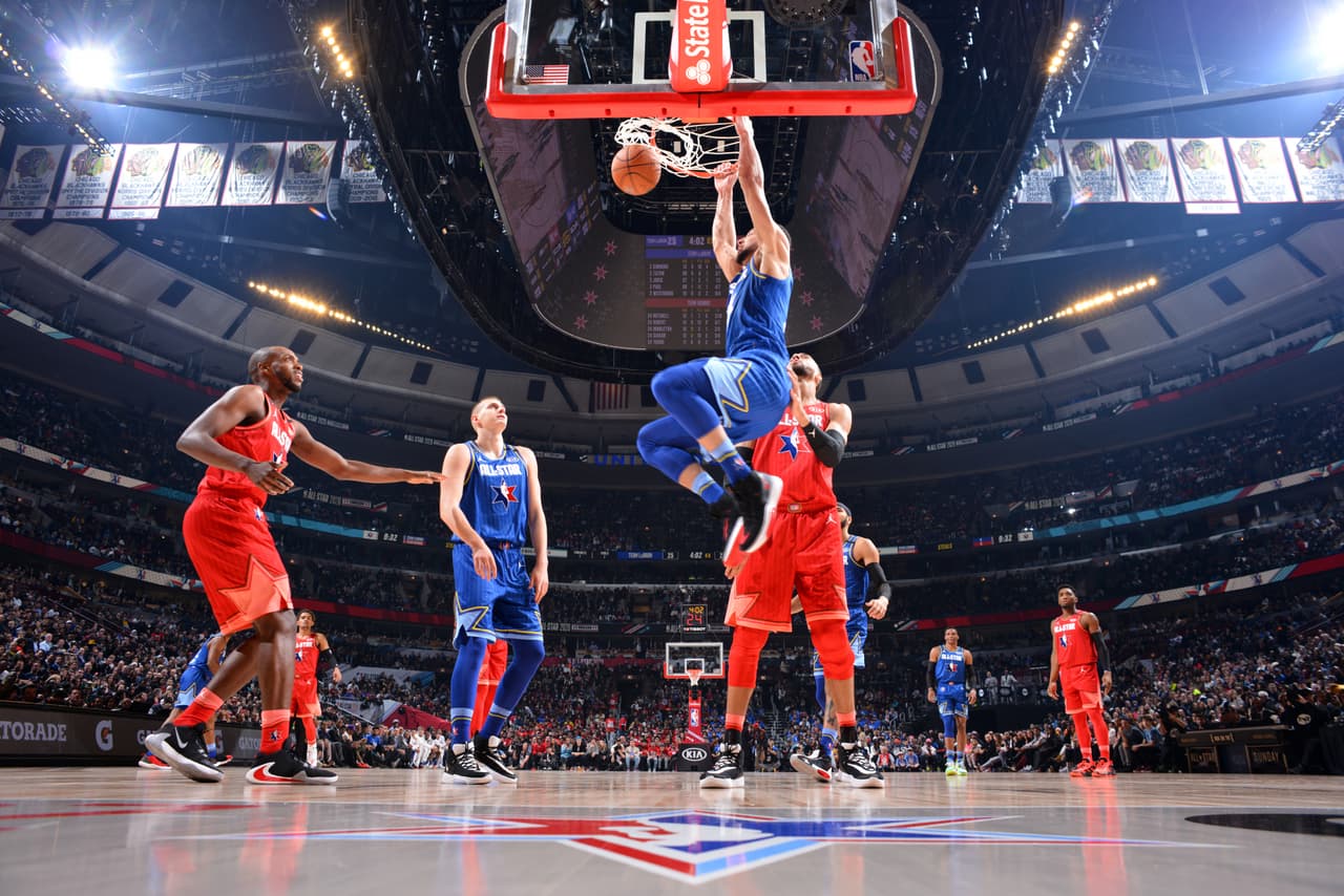 Este nuevo formato del NBA All-Star Game dio bueno frutos pues el cotejo se desarrolló con intensidad y ambos equipos buscaron el triunfo a toda costa. Finalmente Team LeBron se impuso 157 a 155 ante Team Giannis ¡Estas fotos son para enmarcar!
