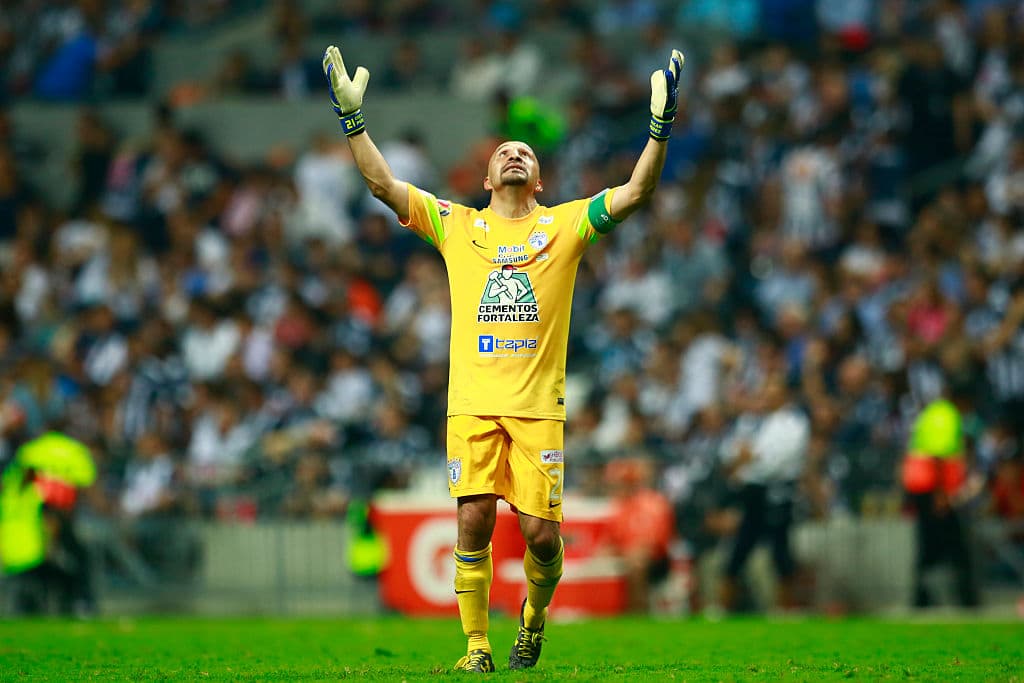 El 'Conejo' se coronó por segunda vez en su carrera como campeón de la Liga MX con Pachuca en el Clausura 2016 con 43 años de edad.