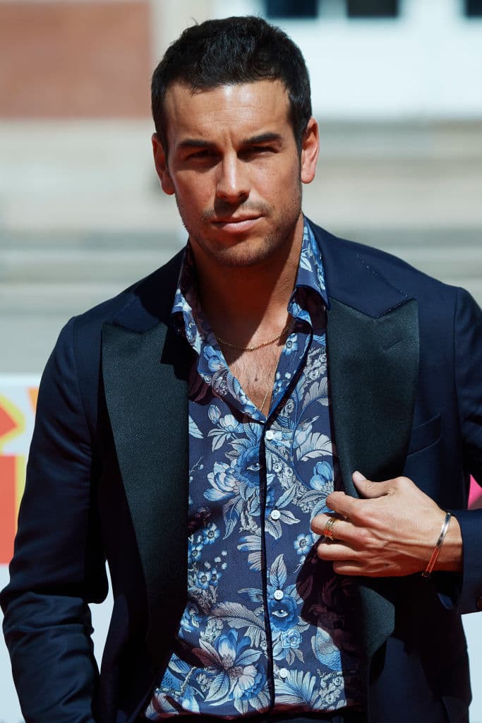 Sabemos que la serie iniciará con una noche que tuvo lugar nueve años atrás, donde Mateo se ve involucrado en una pelea y de manera accidental mata a su oponente.
<br>