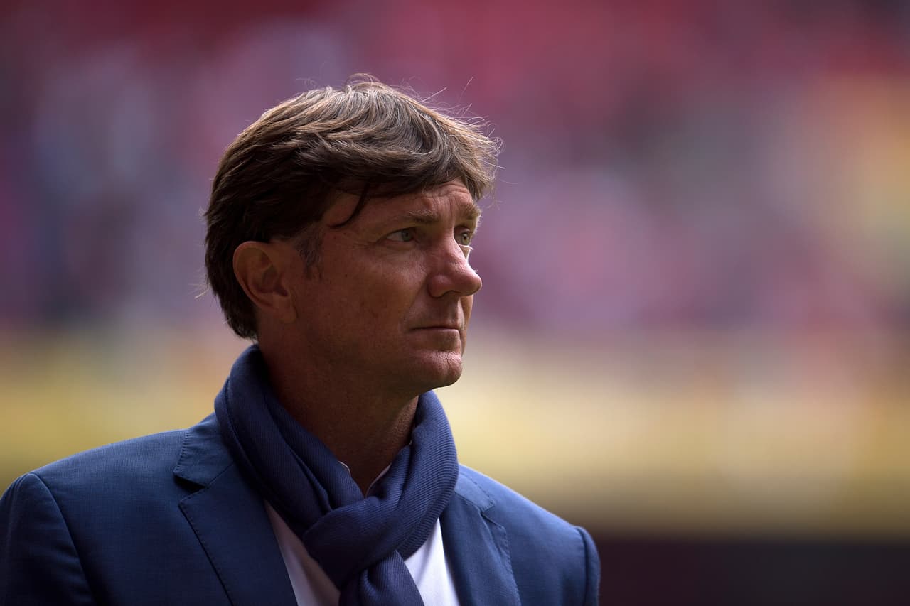 Hernán Cristante molesto por una nueva derrota de Toluca.