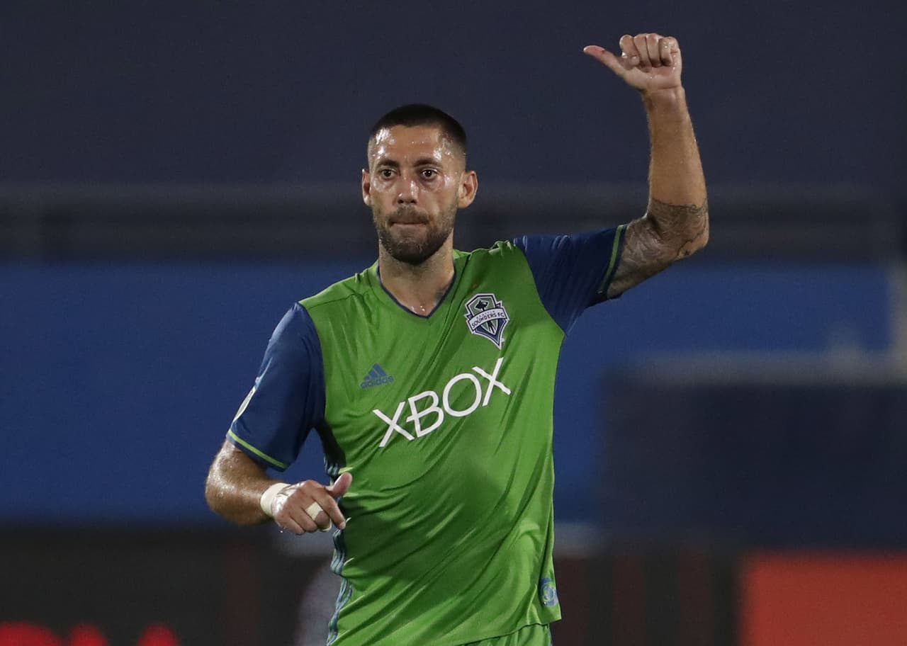 Clint Dempsey seguiría en Seattle Sounders al menos un año más.