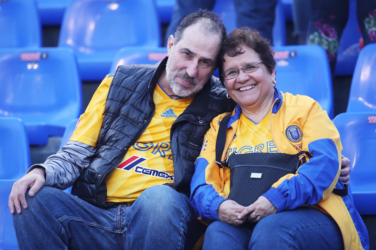 Los fanáticos de Tigres y Santos disfrutan en el Estadio Universitario la antesala del partido por la Jornada 5 del Clausura 2019.