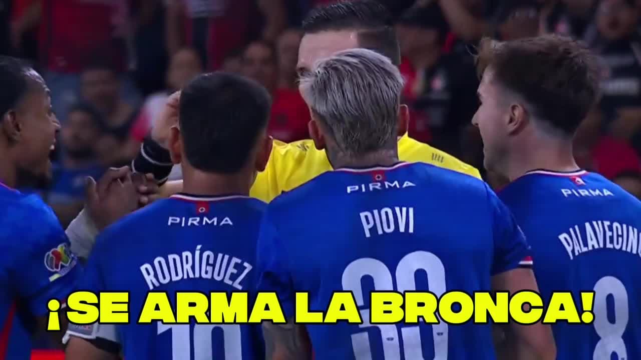 ¡La bronca se arma en el partido de Cruz Azul y lo que ocurre es increíble!