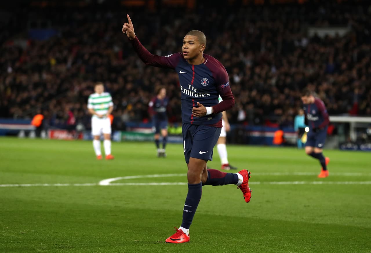 1) Kylian Mbappé (PSG). El estelar delantero francés fue cedido del Mónaco al PSG la campaña pasada pero se da ahora la compra de su carta por 135 millones (156.1 mdd), el fichaje más caro del verano.