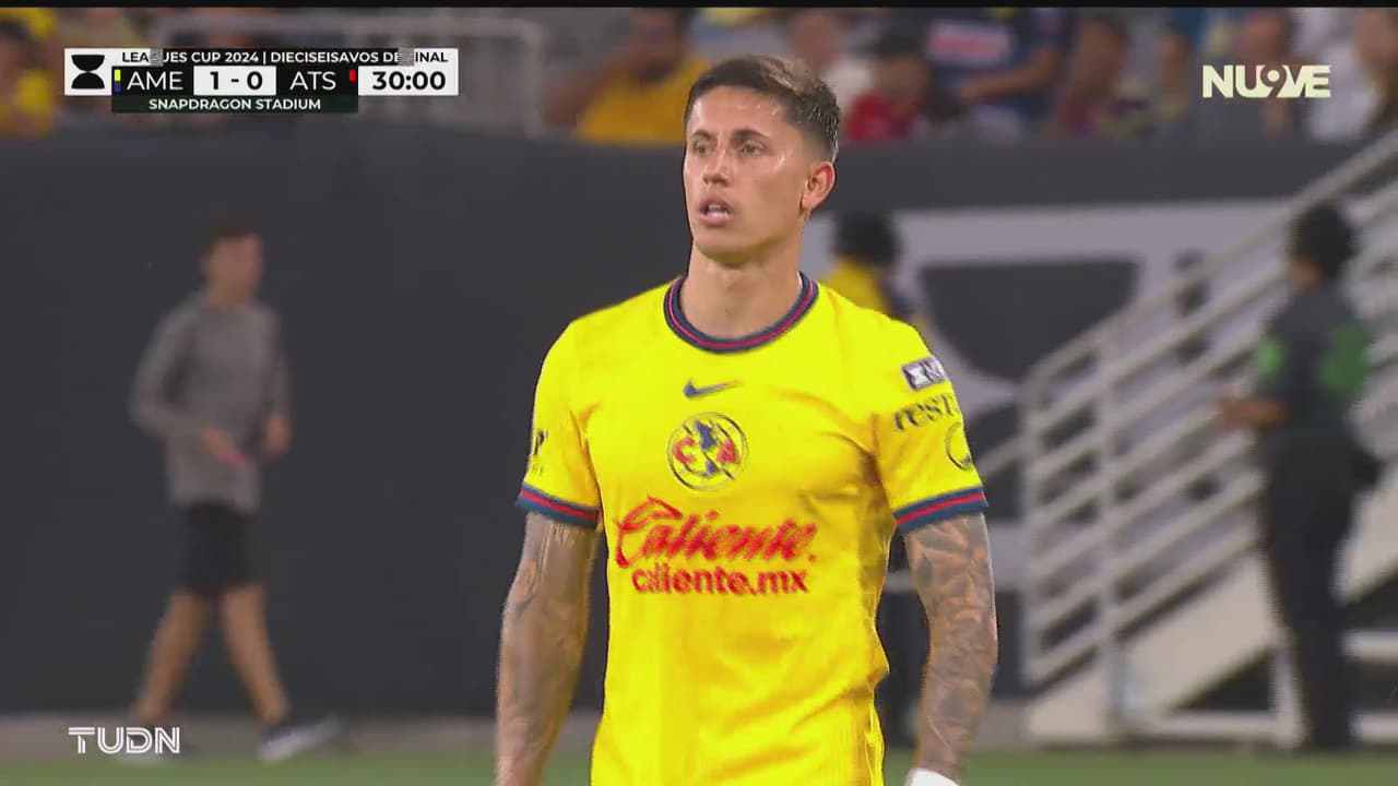 ¡Bombazo de Brian Rodríguez a segundo poste, pero le faltó rosca a su tiro!