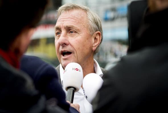 El ex futbolista y entrenador holandés criticó la designación del Balón de Oro al portugués Cristiano Ronaldo.