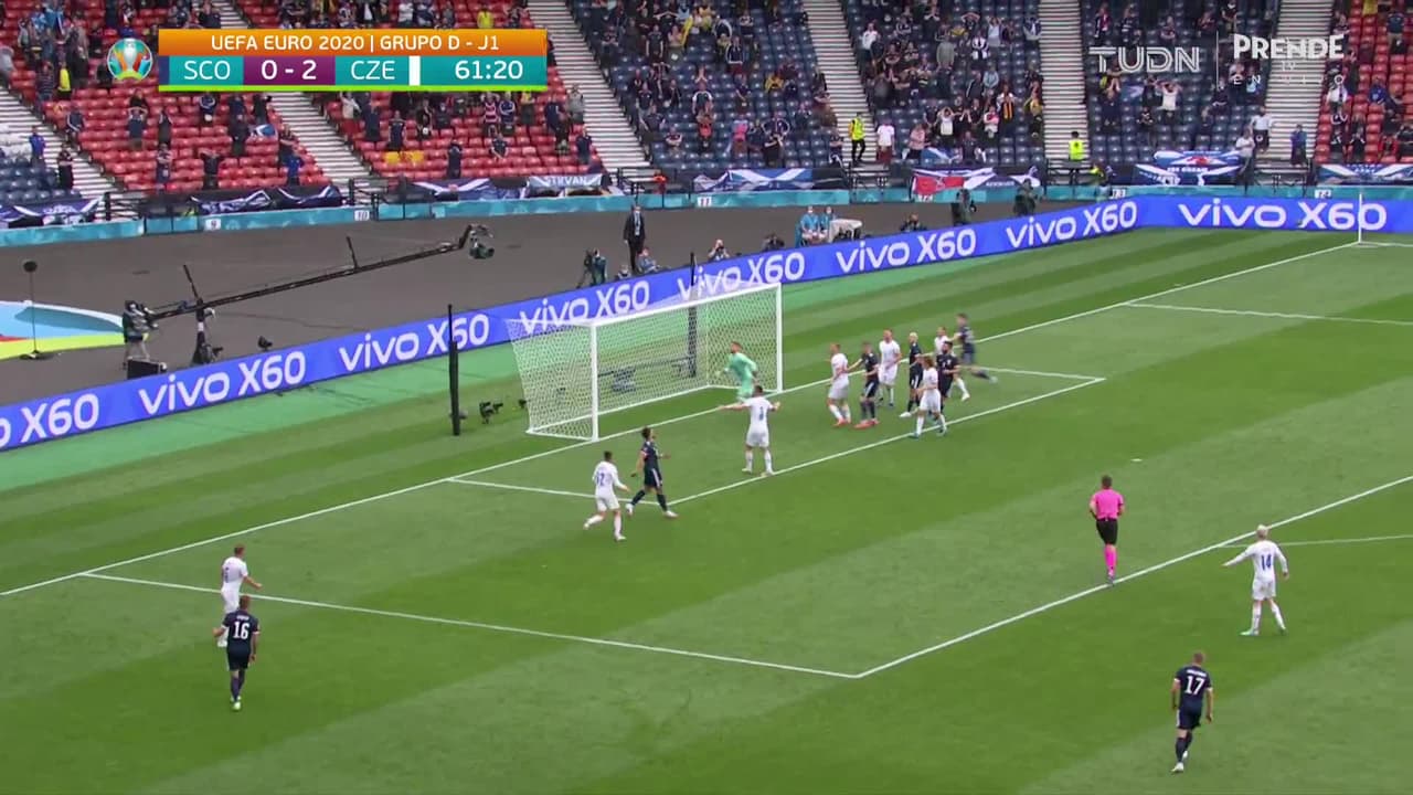 ¡TIRO ATAJADO! disparo por Lyndon Dykes.