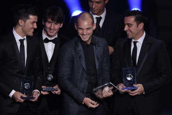 Los jugadores del Barcelona y Sneijder reían, pero Cristiano lucía incómodo.