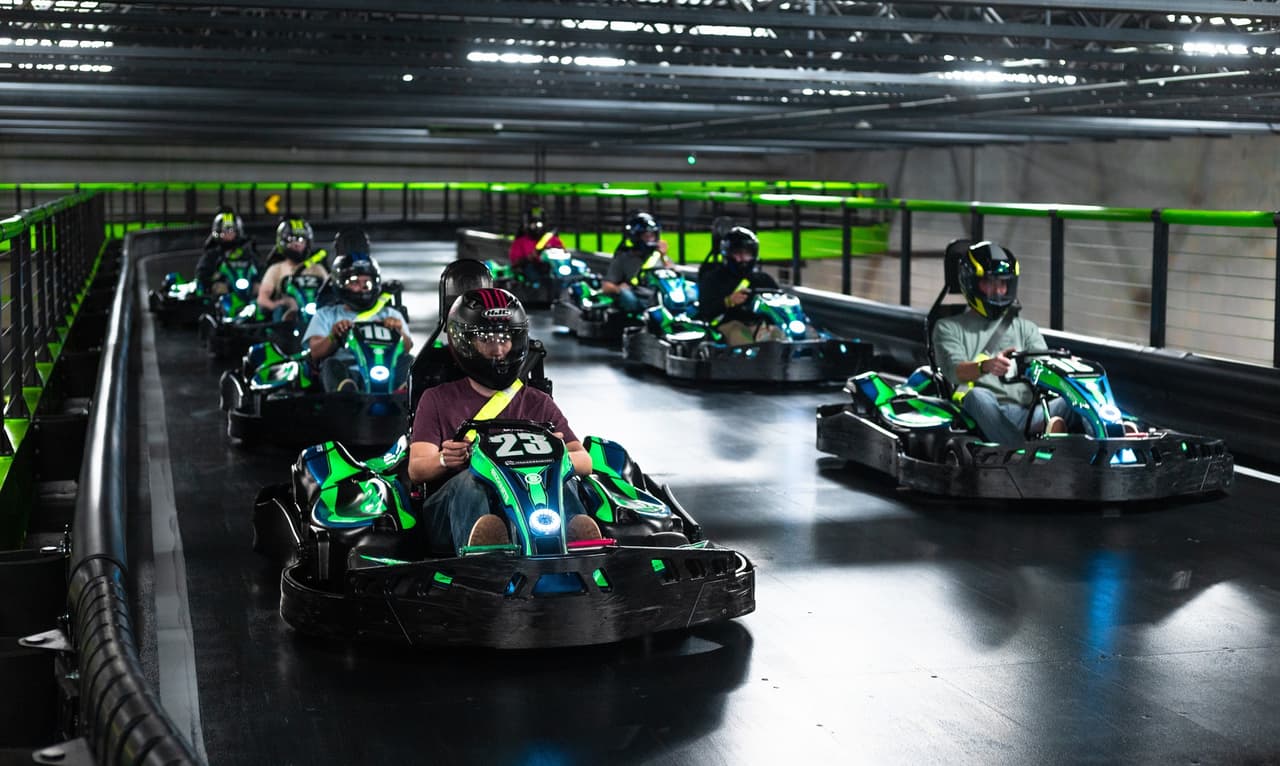 El pasado 28 de febrero se inauguró en la ciudad de Chandler una nueva alternativa de entretenimiento para toda la familia:
<b>Andretti Indoor Karting & Games</b>, el cual ofrece diversas actividades para todas las edades.