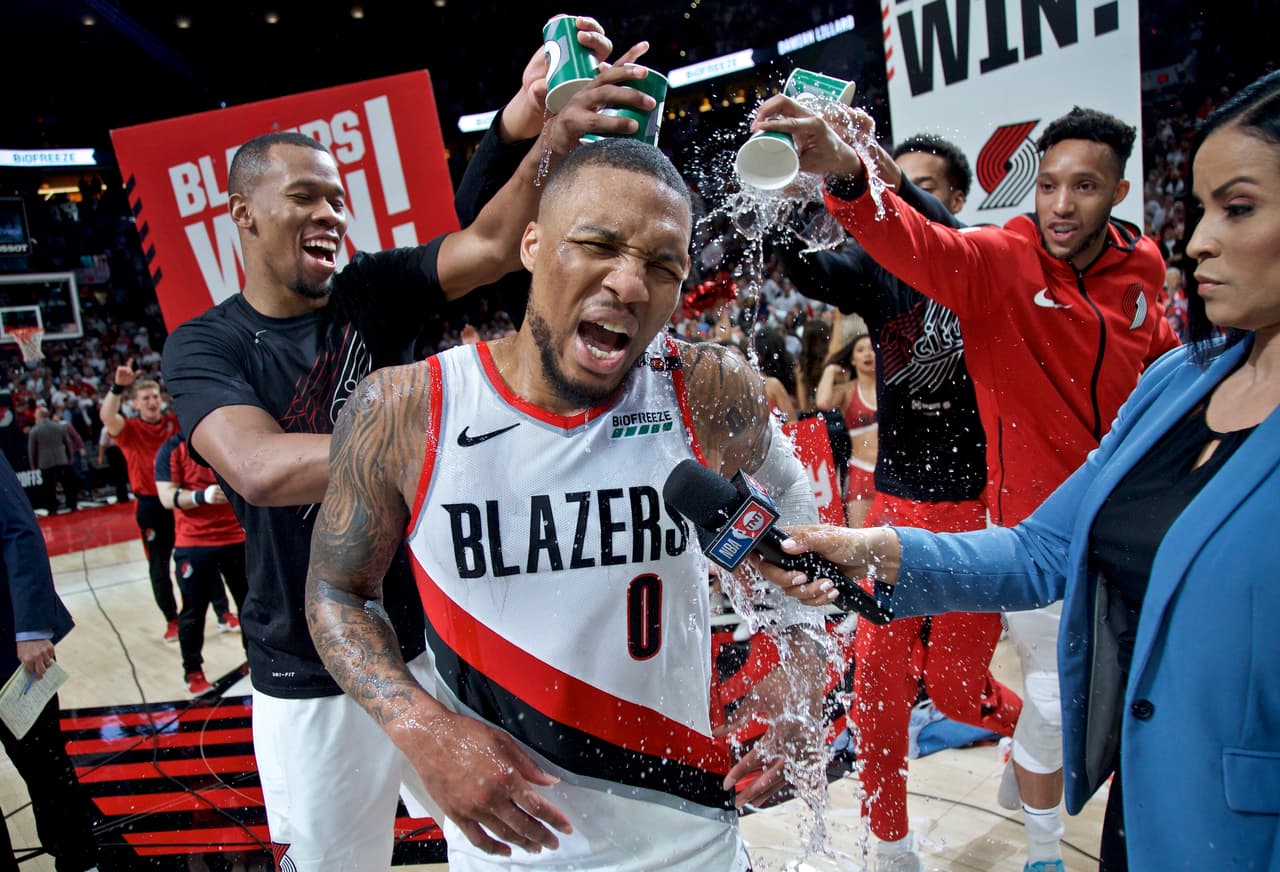Las mejores imágenes del partidazo de Damian Lillard ante el Oklahoma City Thunder. El astro de los Portland Trail Blazers anotó 50 puntos y con un triplazo antes de que expirara el reloj, de casi media cancha, puso fin a la serie.
