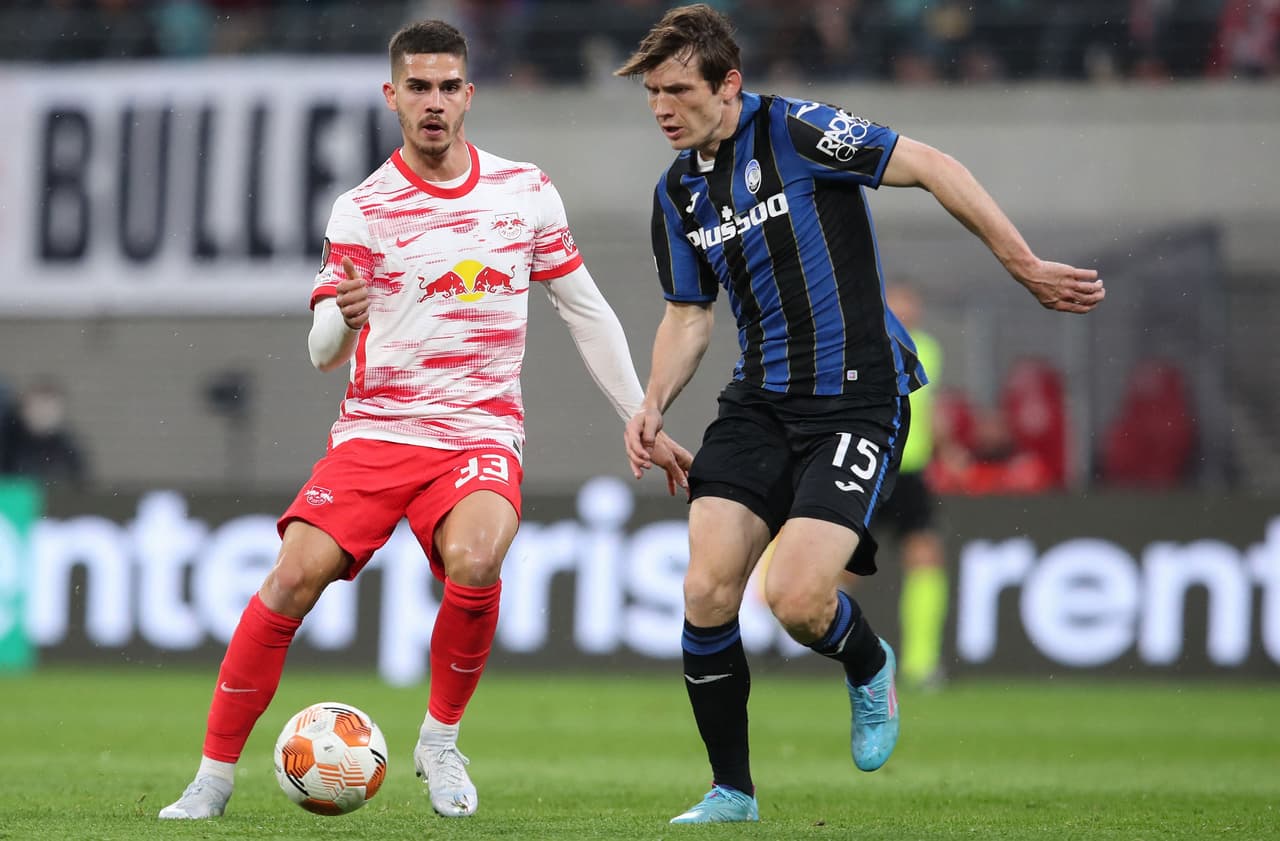 La presión del público hacia su trabajo y alentaba a los de casa.