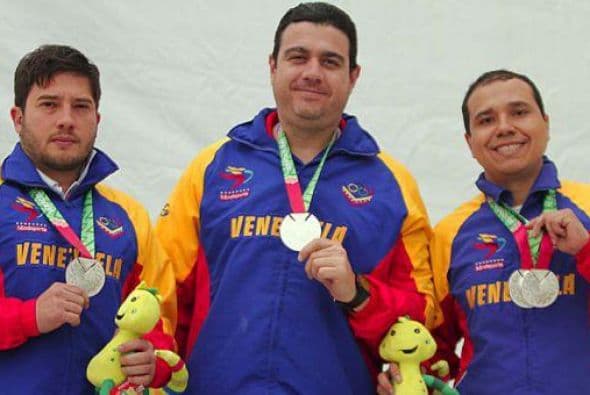 Los representantes de Venezuela, Felipe Beuvrín y Douglas Gómez, hicieron el 1-3 en los 25 metros de Pistola Estándar, al continuar las acciones del tiro deportivo de los XXII Juegos Centrroamericanos y del Caribe Veracruz 2014 (Foto: Twitter).