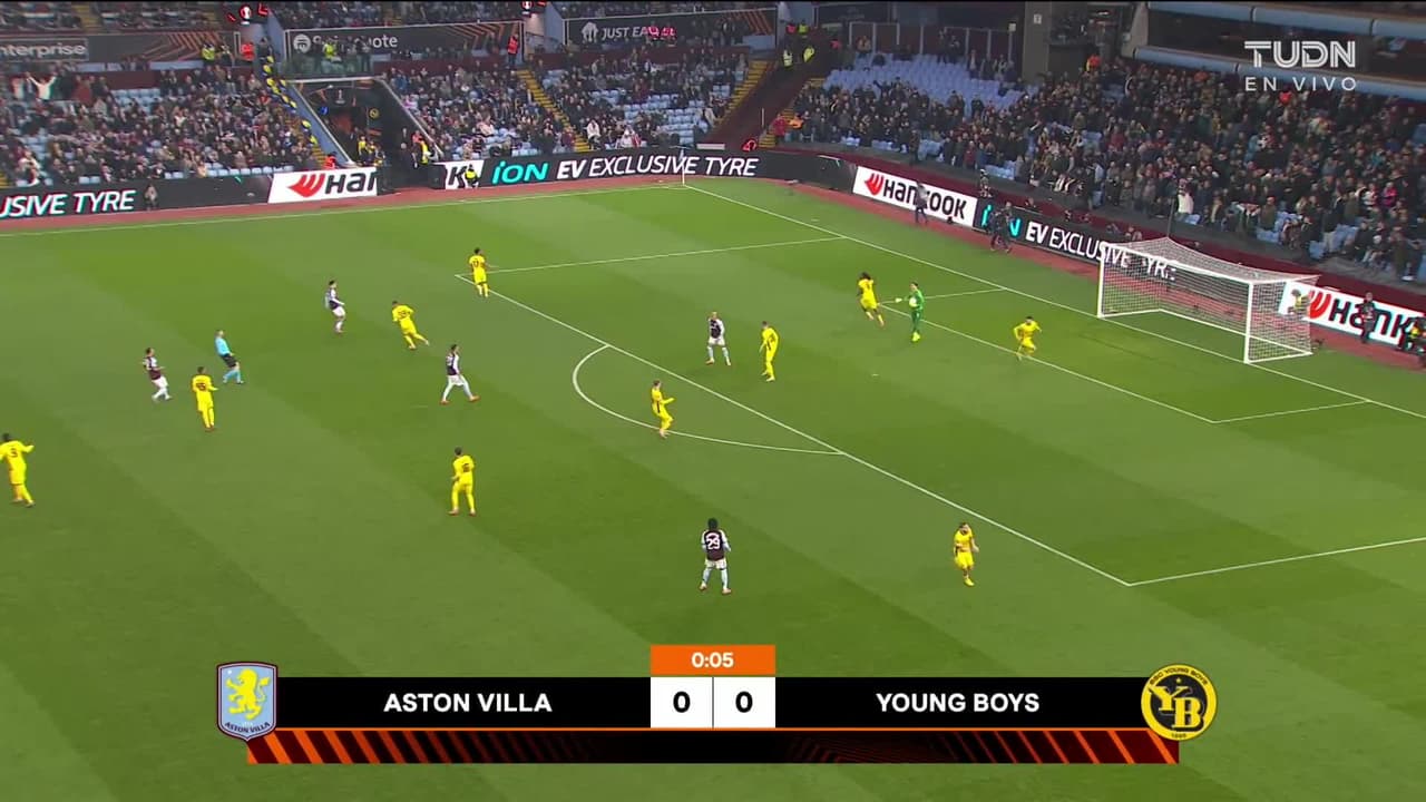 Arranca el partido y la pelota está en juego.