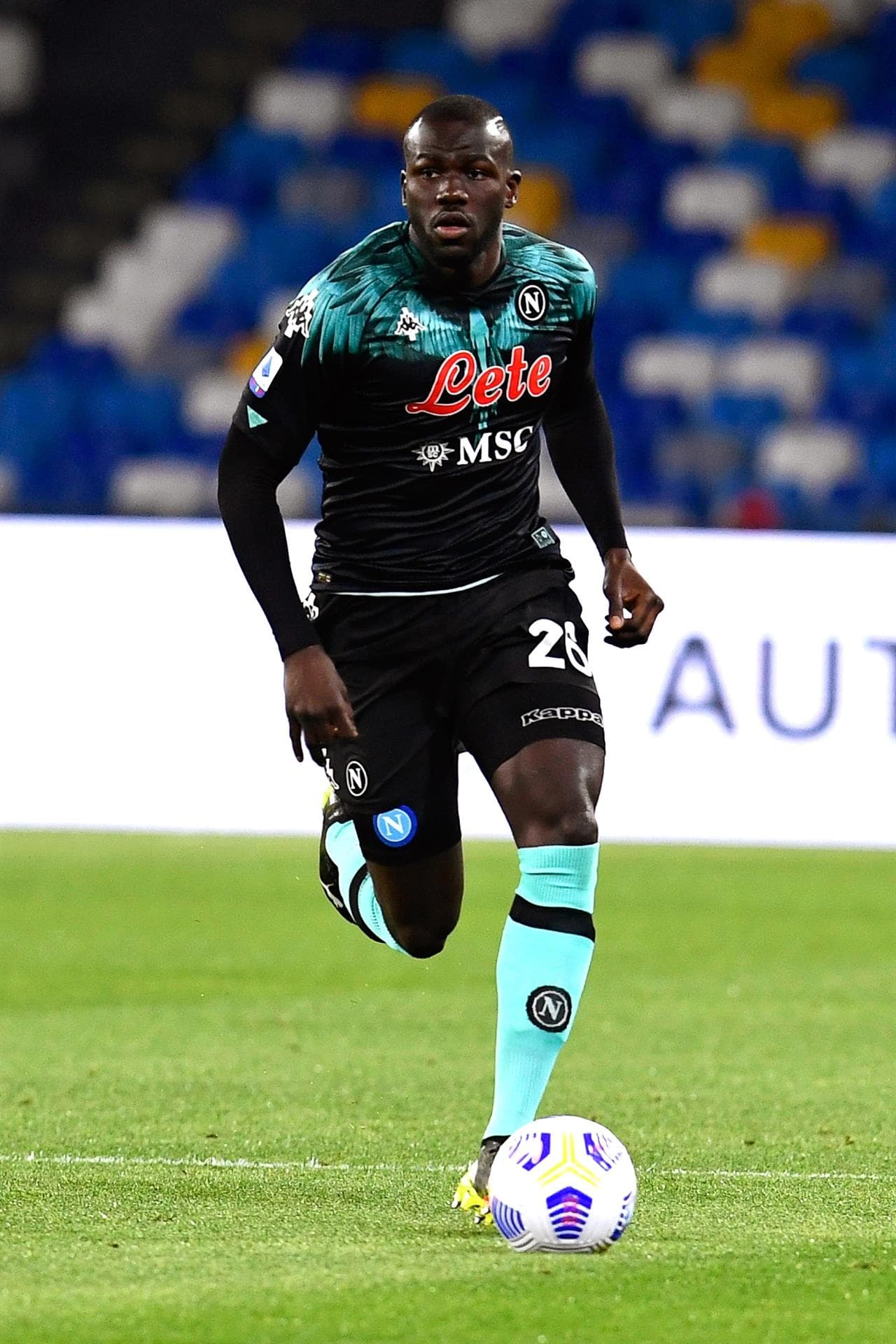 Inter y Napoli reparten puntos en el Estadio Diego Armando Maradona. Samir Handanovic marca un autogol al minuto 36 y pone a la escuadra de Gattuso un tanto arriba, pero es al minuto 55 cuando Christian Eriksen empata el marcador, durante la Jornada 31 en la Serie A. El mexicano Hirving Lozano se encuentra suspendido.