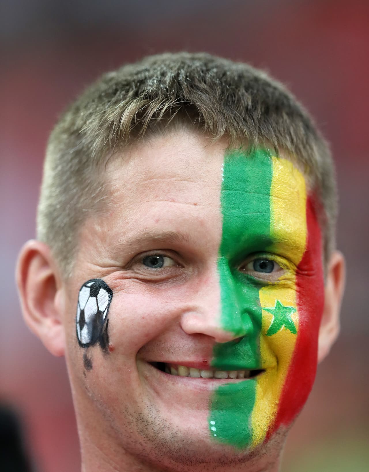 El colorido de los hinchas de Polonia y Senegal fue parte del paisaje en Moscú en medio del partido entre ambos seleccionados por el grupo H del Mundial de Rusia 2018.