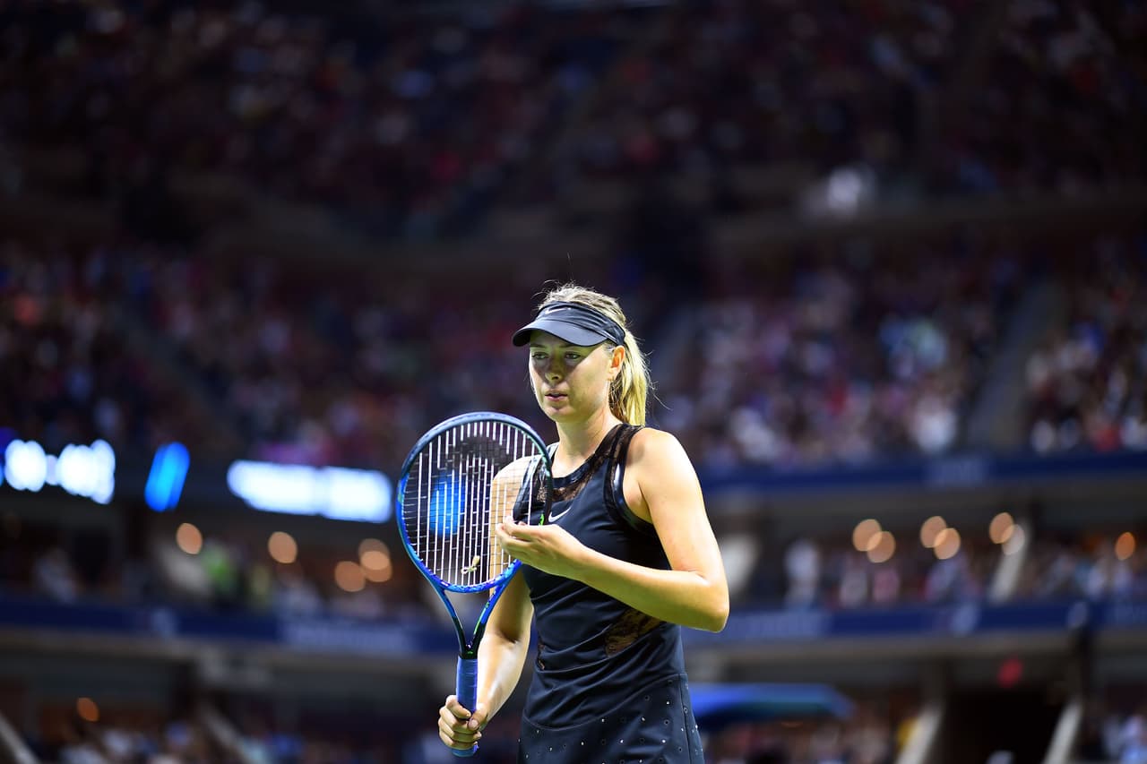 Sharapova hizo su reaparición en Grand Slams en el US Open 2017, pero Halep la puso a sufrir con sus contragolpes y drives.