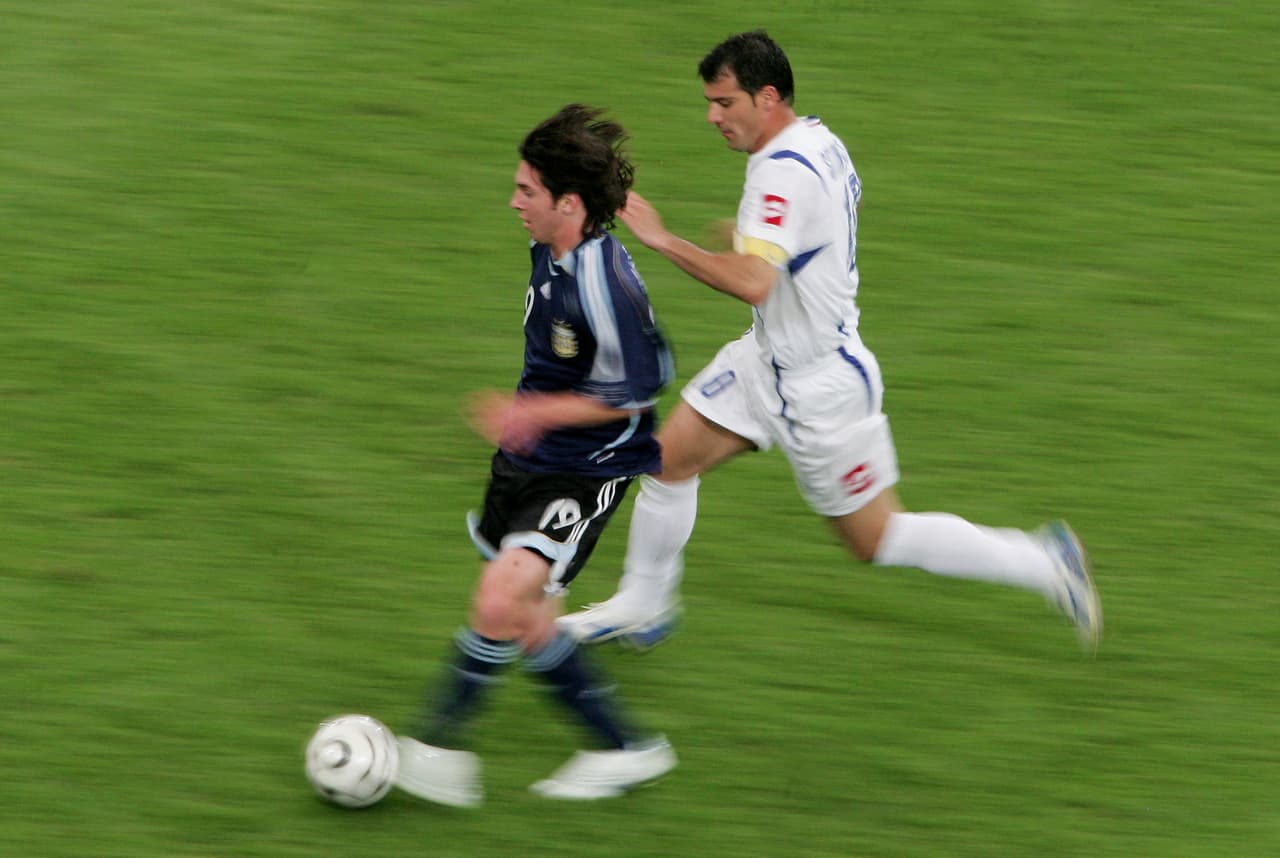 <b>Lionel Messi hizo su debut mundialista</b> en ese partido en Gelsenkirchen entrando de cambio por 'Conejito' Saviola.