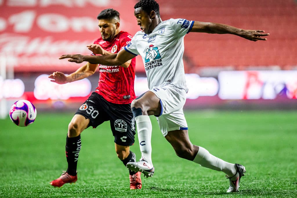 El conjunto de Tijuana se quedó sin posibilidades de seguir compitiendo en el Guard1anes 2020. | Víctor Guzmán (36’) y Roberto de la Rosa (73’) sellaron el triunfo para los de Pezzolano. Tijuana se enfrentará a Querétaro y Pachuca se medirá a Necaxa en la última jornada de la competición.