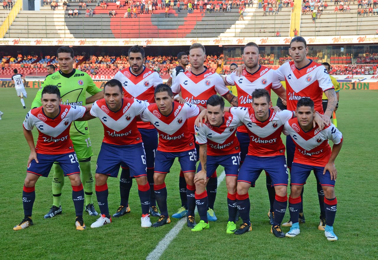 Este fue el once titular de Veracruz: Melitón; Paganoni, Milán, Velázquez, Rodríguez; Martínez, Valdez, Pellerano, Villalva; Luna, Menéndez.