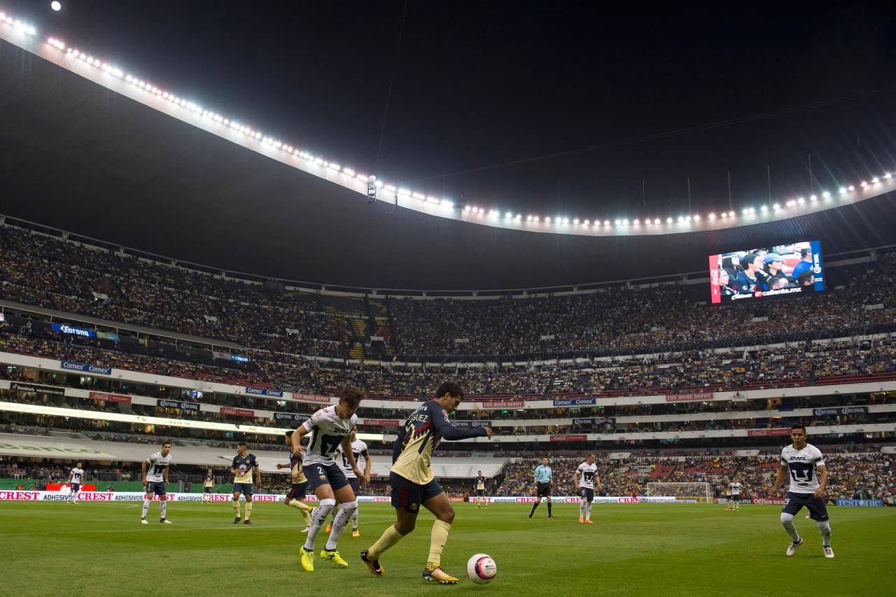 En la historia las Águilas tienen ventaja en partidos ganados ya que se han quedado con 53 enfrentamientos, mientras que los Universitarios han triunfado en 36. Además, han empatado en 55 ocasiones.