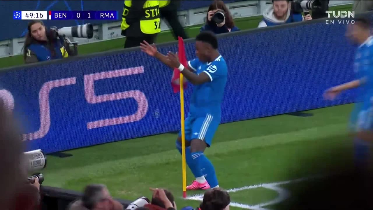 ¡Golazo enfermo de Vini! El brasileño pone el balón en el ángulo