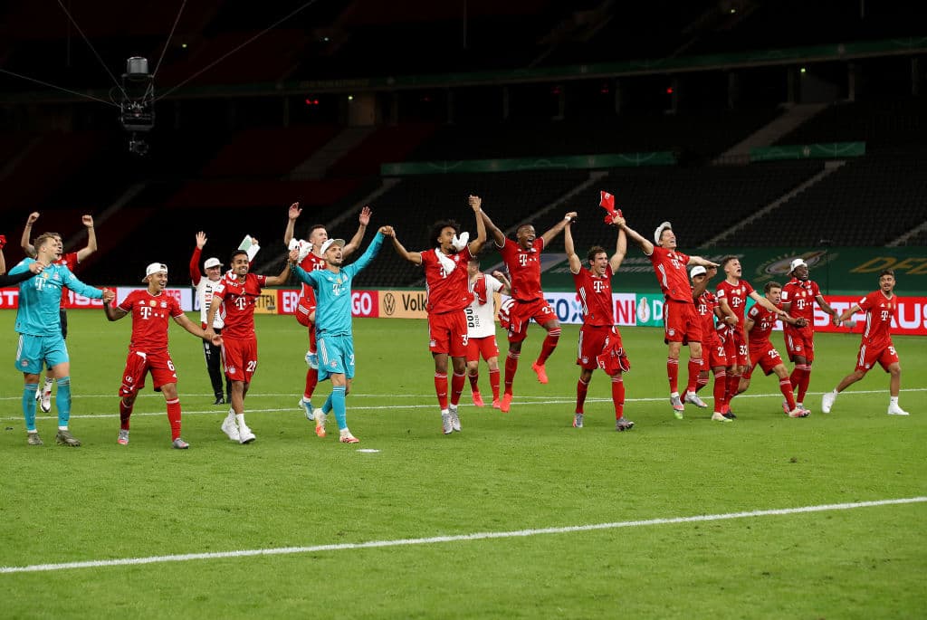 Los bávaros despacharon 4-2 a los de Leverkusen, consiguieron su vigésimo título de Copa y así festejaron su doblete en el futbol alemán.