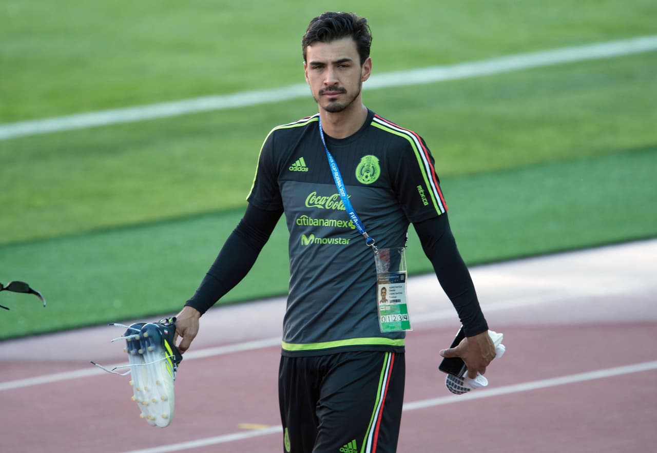 Photo of action during the Training of the Selection of Mexico prior to his match against the Selection of Portugal in his debut of the Confederations Cup of Russia 2017 from the Stadium of Kazan, Russia, in the photo: Foto de accion durante el Entrenamiento de la Seleccion de Mexico previo a su partido contra la Seleccion de Portugal en su debut de la Copa Confederaciones de Rusia 2017 desde el Estadio de Kazan, Rusia, en la foto: Oswaldo Alanis Mexico 15/06/2017/MEXSPORT/David Leah